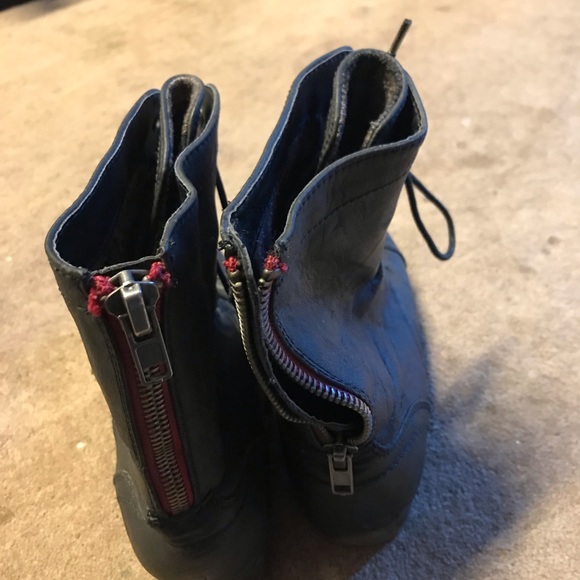 Boots - Picture 3 of 3